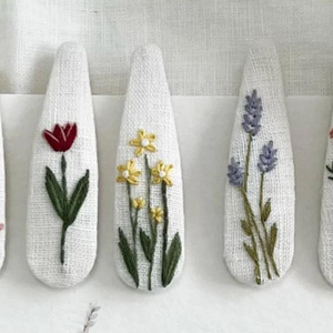 กิ๊บติดผมปักลายสำหรับเด็กผู้หญิงกิ๊บติดผมวินเทจเครื่องประดับผมแบบปักลายดอกไม้หรูหราของขวัญผลิตในเวียดนาม - Product Image 5