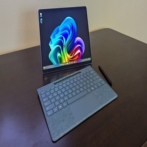Tout nouveau 2025 Surface Pro 11 Copilot + PC <span class=keywords><strong>2</strong></span>-en-1 ordinateur portable/tablette avec clavier Pro - Product Image 1