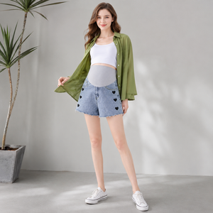 Shorts amples d'été pour femmes enceintes, vêtements d'extérieur, shorts <span class=keywords><strong>en</strong></span> <span class=keywords><strong>jean</strong></span> décontractés avec motif cœur pour vêtements de grossesse - Product Image 1
