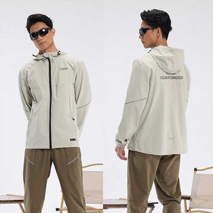 Chaqueta deportiva personalizada de Otoño Invierno para hombre, de secado rápido, de manga larga, con capucha, cortavientos, soporte, cierre de cremallera, informal, impermeable, estampado - Product Image 1