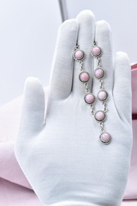 สร้อยคอโซ่โบโฮแบบปรับได้18นิ้วทำด้วยมือสีชมพูโอปอลสเตอริงเงินชุบทองและโรเดียมสไตล์ลาเรียท - Product Image 3