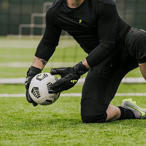 ถุงมือผู้รักษาประตูฟุตบอลแบบมืออาชีพผลิตจากโรงงาน - Product Image 6
