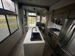 Nouveau 2025 F-o-r-e-s-t R-i-v-e-r Wildwood G-r-a-n-d L-o-d-g-e 42VE-R-A-N-D-A Luxe Personnalisé 4x4 pour Voyages - Product Image 6