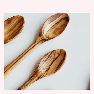 Auténtica cuchara de madera de olivo mediterráneo, utensilio de cocina hecho a mano sostenible, perfecto para cocinar, hornear - Product Image 4