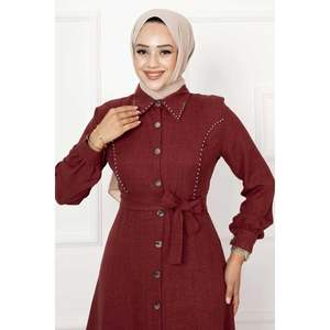 Vestido Borgoña con Cuello Camisero y Detalles de Perlas - Product Image 3