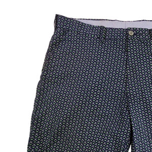 Shorts de golf pour hommes, coupe décontractée et légère, fabriqués avec un tissu doux et respirant, idéal pour les journées d'été - Product Image 4