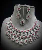 Nouveauté : Ensemble de bijoux de mariée tendance pour femmes indiennes, en laiton plaqué or 14 carats, comprenant un Maang Tika, un collier et des boucles d'oreilles, pour mariage et fiançailles