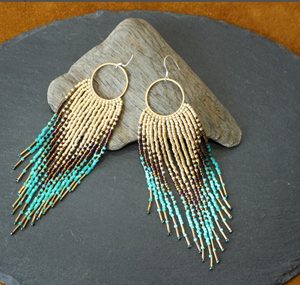 Boucles d'oreilles pendantes tendance à franges, créoles dorées dégradées, perles de rocaille, style bohème, couleur or - Product Image 1