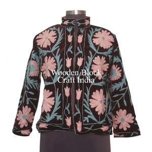 Veste d'hiver pour femme en velours brodé floral artisanal Suzani avec rembourrage en coton, logo sur le devant, cadeau de demoiselle d'honneur pour une fête - Product Image 1