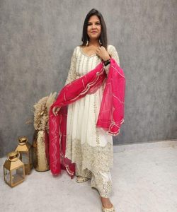 ชุดผ้าลินินกางเกง kurti ผ้าลินินพิมพ์ลายทันสมัยและงานมือแฟชั่นสำหรับใช้ในสำนักงานที่มีลวดลายเรขาคณิตร่วมสมัย - Product Image 2