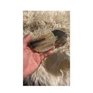 Peigne à cheveux en corne de buffle naturel Peigne à cheveux en forme personnalisable Peigne antistatique Outil pour femmes blanc et noir couleur naturelle - Product Image 6