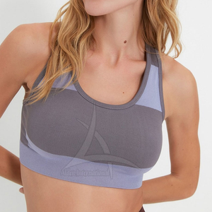 เสื้อชั้นในกีฬา ผลิตในปากีสถาน ดีไซน์ใหม่ ระบายอากาศได้ดี ชุดออกกำลังกายสำหรับผู้หญิง ปี 2025 คุณภาพสูง รองรับน้ำหนักเบา ผลิตจากผ้าสแปนเด็กซ์/ไนลอน สำหรับฟิตเนส - Product Image 3