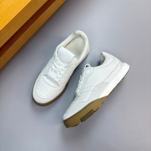 Chaussures de sport décontractées blanches pour hommes de marque célèbre, haut de gamme, confortables, respirantes, anti-dérapantes - Product Image 1