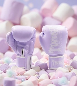 Guantes de Boxeo Twins Último Modelo, Totalmente Estampados, Profesionales de Muay Thai, Cuero Genuino de Vaca, Protección UV, Entrenamiento de Muñeca - Product Image 1