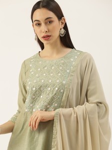 Kurta para Mujer, Verde, con Bordado de Espejo, Cuello Mandarín, Silueta Recta, Pantalones y Dupatta, Tela de Poliéster Tejida a Máquina - Product Image 5