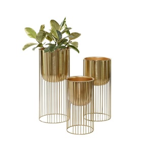 Maceta de metal de hierro decorativa antigua, nuevo diseño hecho a mano con soporte a precio razonable - Product Image 1