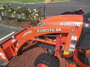 Oferta Económica: Tractor Subcompacto Kubota BX23S 4WD Diésel con Retroexcavadora, 23 HP, Fabricado en EE. UU., Envío Rápido - Product Image 3