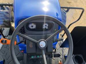 Tractor agrícola Workmaster 2022 120 usado con componentes básicos de larga vida útil de pocas horas Incl. Caja de cambios del motor de la bomba - Product Image 4