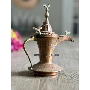 Wholesale Brass Dallah Luxurious Style Brass Metal Tea <b>Pot</b> Dallah For Catering Usage Arabic Tea <b>Pot</b> Kettle Handmade Tabletop - Product Image 1