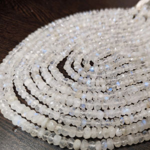 ลูกปัดหินมูนสโตนสีรุ้งธรรมชาติ5ถึง6มม. ลูกปัดแวววาวยาว8นิ้ว - Product Image 1