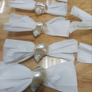 แหวนใส่ผ้าเช็ดปากเวียดนาม ทนทาน ลายหอยและเปลือกหอย สำหรับใช้ในร้านอาหารเชิงพาณิชย์ที่มีการใช้งานหนัก - Product Image 1