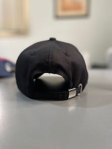 Gorras de béisbol clásicas ajustables negras de 5 paneles de estilo callejero con cierre de pegatina mágica bordado a mano e impresión de hojaldre - Product Image 3