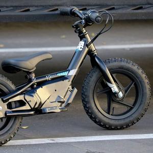 Vélo d'équilibre électrique pour enfants de 12 pouces - Cadre en aluminium léger, moteur sans balais 18V, modes de performance à 3 vitesses - Commandez maintenant - Product Image 3