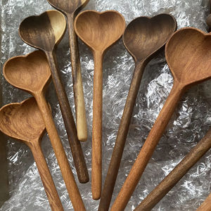 Cuchara de madera tallada a mano: Vajilla de madera Premium y de lujo, al por mayor y lista para la exportación, Vietnam 2025 - Product Image 1