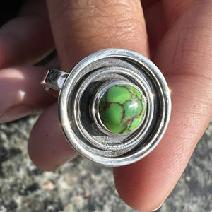 แหวนเงินแท้ 925 ประดับด้วยพลอยเทอร์ควอยซ์สีเขียวทองแดง งานแฮนด์เมด ประดับพลอยทรงกลม เครื่องประดับโดดเด่น - Product Image 6