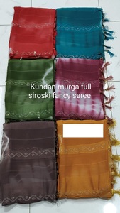 Saree de fête en mousseline de soie organza à la mode pour femmes modernes avec bordure festonnée brodée disponible aux prix d'usine - Product Image 4