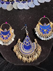 สร้อยคอของชนเผ่าที่ประณีตและประณีตแบบดั้งเดิมที่มีลูกปัดรูปไข่สีฟ้าเรืองแสงลึกสายรัดอย่างพิถีพิถันกับ matchs ขนาดเล็ก - Product Image 6