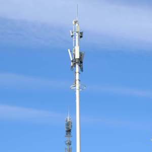 Torre di Telecomunicazione <span class=keywords><strong>Mobile</strong></span> a Tubo Singolo Sezionale Q355B Zincata a Caldo, 40 Metri, Colore Personalizzato, 30 Anni di Garanzia - Product Image 1