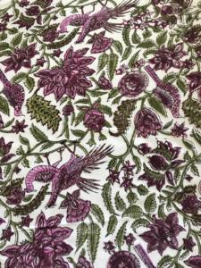 Tissu en coton imprimé à la main, motif paon et floral de style Mughal |   Tissu indien rose vin vert - Product Image 2