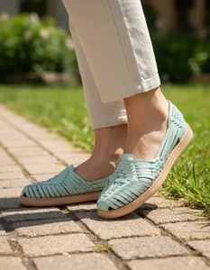 Mocassins en cuir véritable pour femmes, tressés, à enfiler, chaussures décontractées, légères et antidérapantes pour la marche en plein air. - Product Image 3