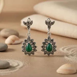 Boucles d'oreilles pendantes en argent sterling 925 pour femmes avec onyx vert et marcassite, accessoire de mode - Product Image 2