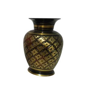 Vase à fleurs en laiton avec gravure or et peinture noire fini décor de table Vase à fleurs de haute qualité pour la décoration de la maison - Product Image 6