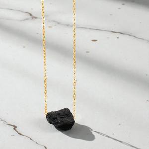 Collier en tourmaline noire brute - Argent sterling 925 - Pendentif en pierre brute de 8 à 10 mm - Bijou en cristal minimaliste - Product Image 1