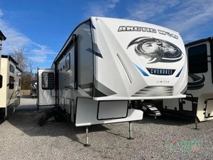 Autocaravana Fo-r-e-s-t- Ri-ver Cherokee Arctic Wolf 3550 Suite 2022 USADA EN EXCELENTES CONDICIONES, DISPONIBLE PARA LA VENTA - Product Image 6