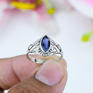 Belle bague en argent avec un iolite taille marquise et un design en filigrane complexe – Parfaite pour une élégance intemporelle et un usage quotidien - Product Image 1