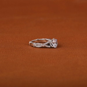 Anillo solitario de Plata de Ley 925 de mejor diseñador para mujer con diamante cultivado Leb original de corte brillante redondo mejorado - Product Image 3