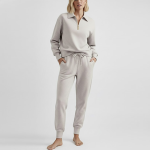 Conjunto de sudadera y Jogger de manga larga con cuello polo personalizado para mujer - Product Image 2