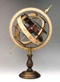 Esfera armilar Náutica de latón artesanal con estructura atemporal y funcionalidad giratoria para exploradores globales - Product Image 4