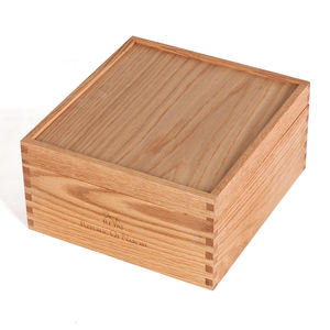 Set de Degustación de Whisky en Caja de Madera de Roble con 4 Vasos, Cuaderno y Bolígrafos Incluidos - Product Image 2