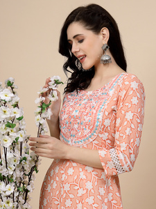 ชุด anarkali kurta ผ้าฝ้ายแท้สำหรับผู้หญิงชุดพิมพ์ลายสีพีชและปักลายชุด anarkali kurta ขายส่งจำนวนมาก - Product Image 4