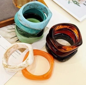 Brazaletes de Resina Sólida Impermeables de Diseño para Mujer con Brillo Duradero, Colores Personalizados y Regalos Empresariales - Apex Align - Product Image 4