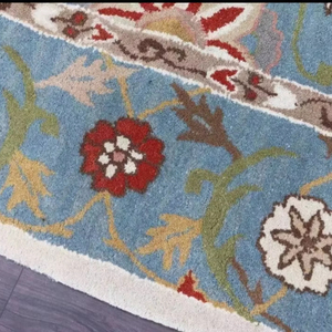 Tapis en laine tufté à la main personnalisable Motifs floraux traditionnels bleus Motifs floraux traditionnels tuftés à la main abstraits - Product Image 1