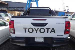 Camioneta Hilux Revo 2024 Usada, Automática, Volante a la Izquierda, 4x4, Diésel Turbo, Asientos Oscuros - Product Image 4