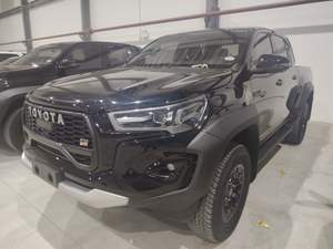 Toyota Hilux FACELIFTED 2025 GR Sport Todoterreno V4 GCC Volante a la Izquierda en EXCELENTE ESTADO - Product Image 3