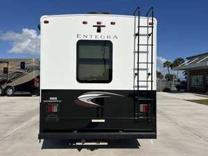 Autocaravana E-n-t-e-g-r-a Coach E-S-T-E-E-M 29V 2020 para 4-6 Personas - Product Image 2