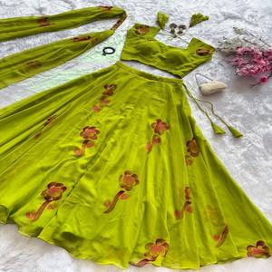 Conjunto de Lehenga Choli VASTRA COTTAGE de Organza Pura con Estampado Digital y Trabajo Zari, con Dupatta de Lona con Vuelo Completo, Ropa Festiva para Bodas - Product Image 3